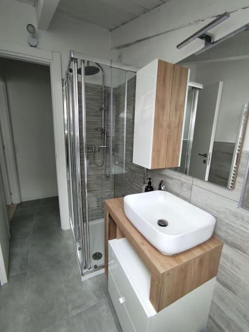 Apartamento Free Parking Tiny House Wifi Netflix 15 Minuti Dal Duomo Milán Exterior foto