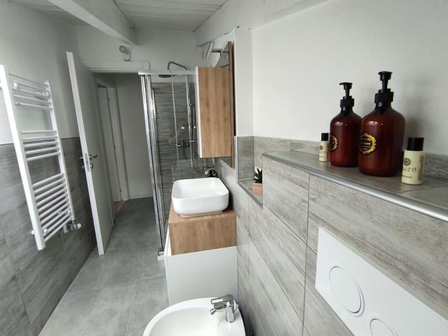 Apartamento Free Parking Tiny House Wifi Netflix 15 Minuti Dal Duomo Milán Exterior foto